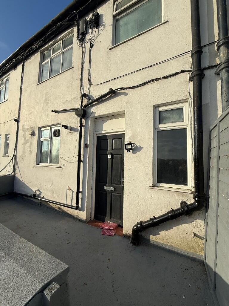 Main image of property: Claybury Broadway, Ilford, London, IG5