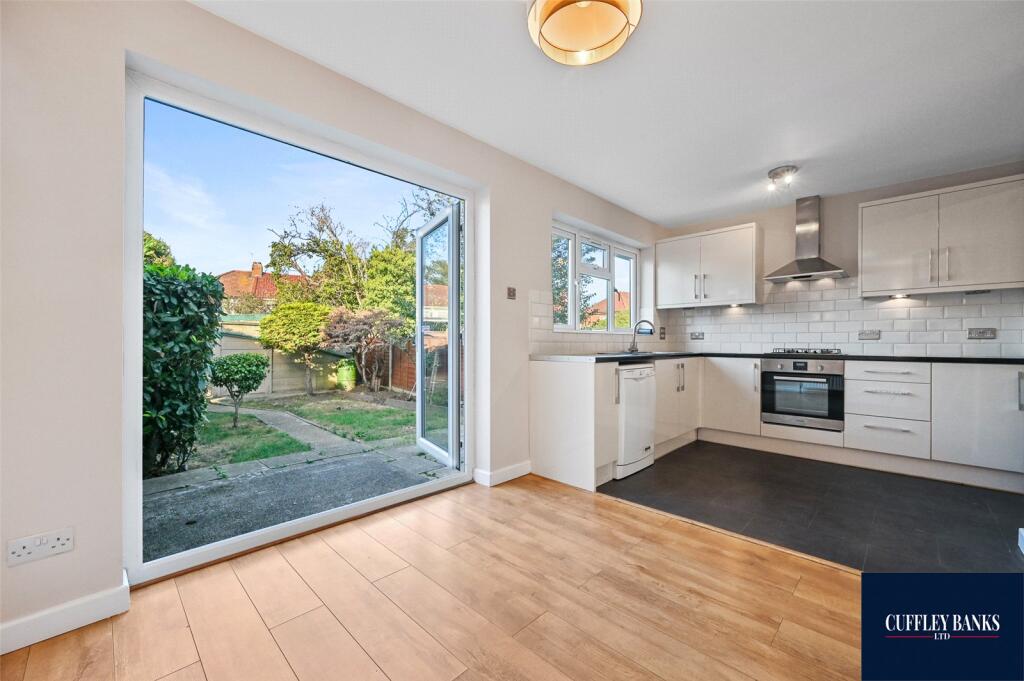 Tavistock Avenue, Perivale, Middlesex, UB6 photo 3