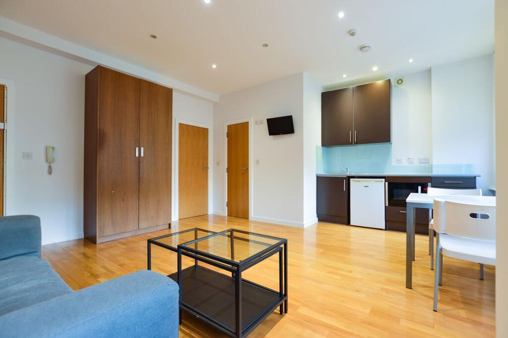 Main image of property: Flat 3, 39 Kings Avenue, Muswell Hill