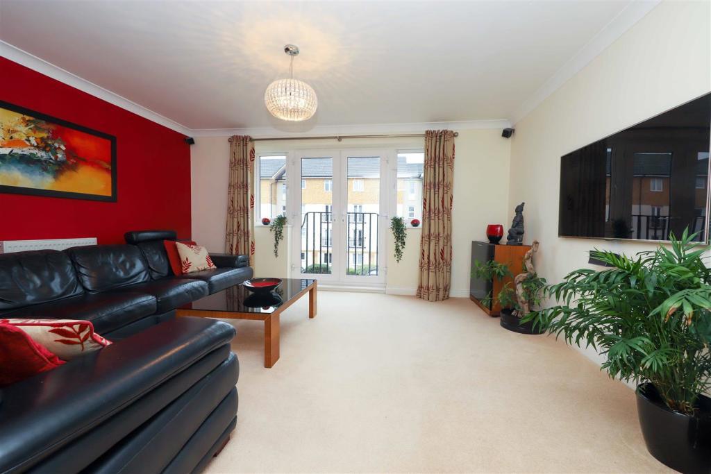 Worrall Lane, Uxbridge, UB8 1GQ photo 2