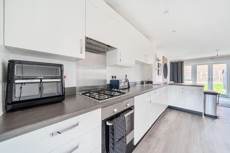 Gilbert Close, Reading, Berkshire, RG2 - More