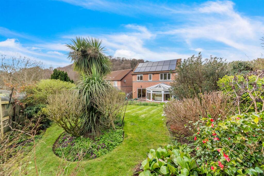 Maes y draenog, Tongwynlais photo 2