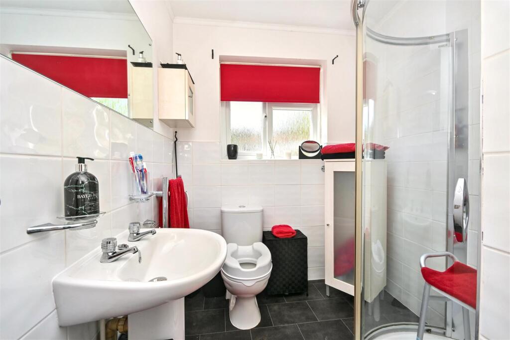 Apartment in Eastbourne, East Sussex - View 4