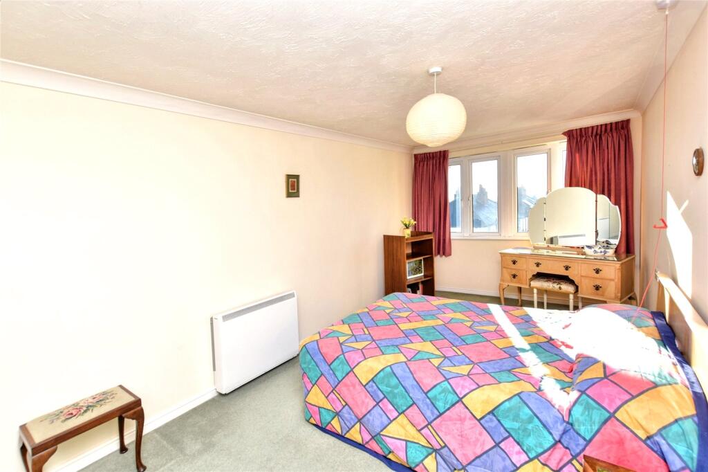 Apartment in Leeds, Park Villas, Roundhay - View 4
