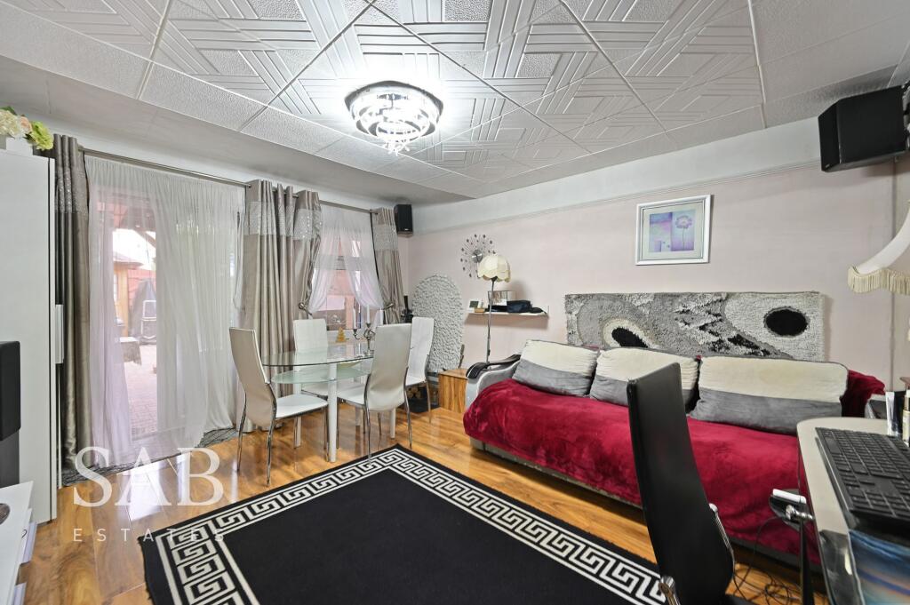 Apartment in Southall - View 4