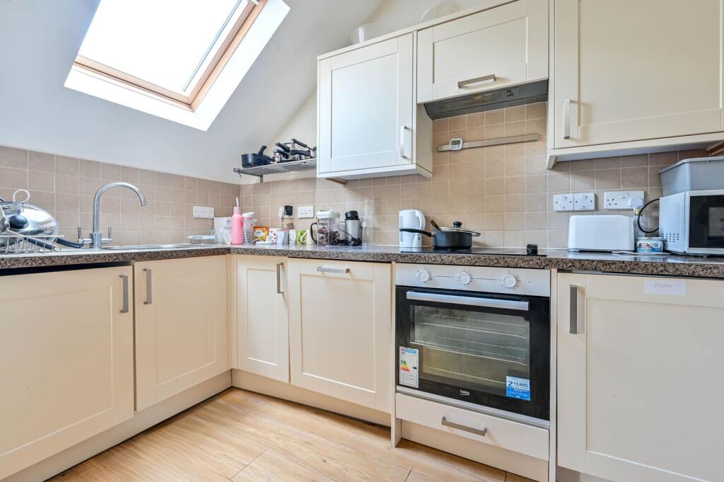 Apartment in Guildford, Park Barn - View 5