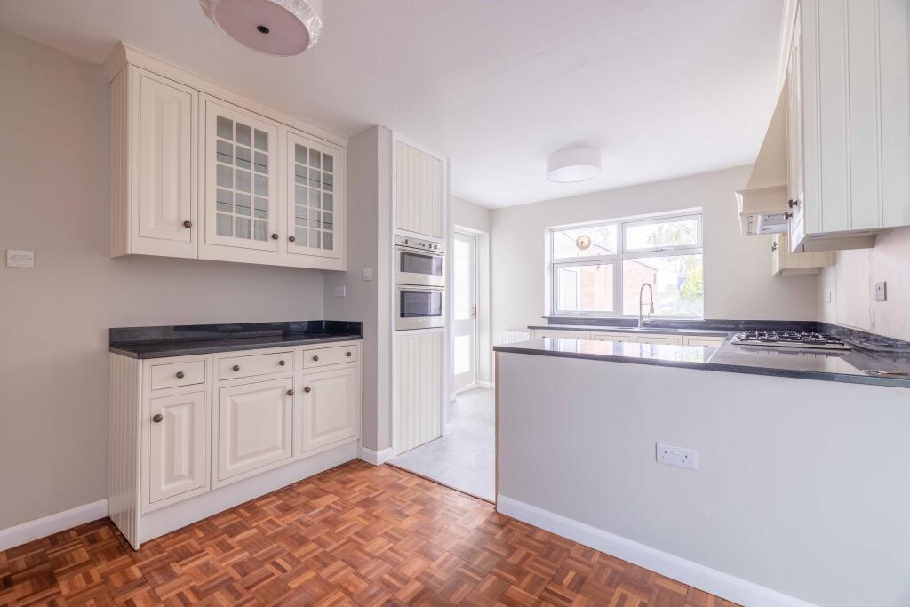 House in Slough - View 5