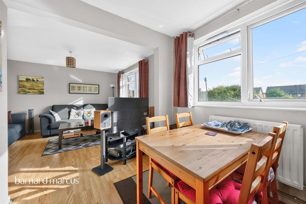 Apartment in Kingston upon Thames - More