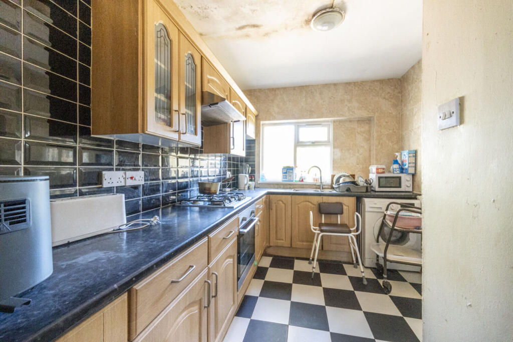 House in London, East Ham - More
