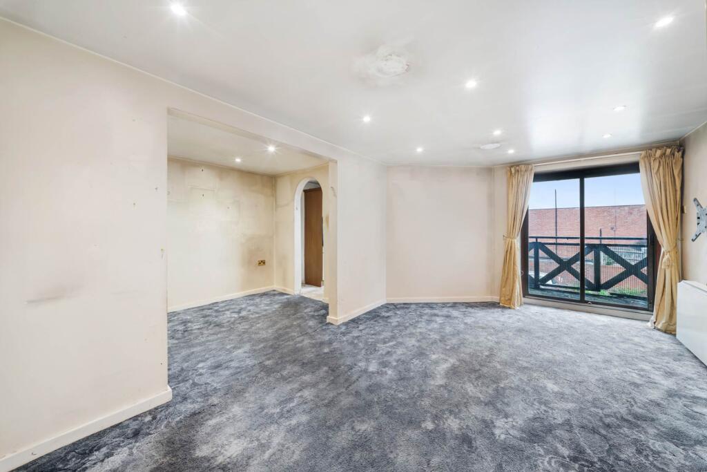 Apartment in Salford, Greater Manchester - View 2
