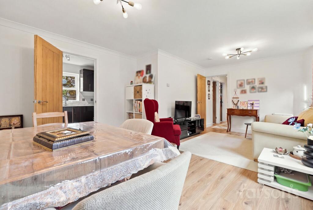 Apartment in Brentwood, Essex - More