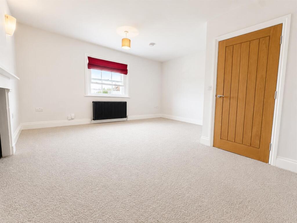 Flat 4, 9 Market Place Warwick photo 2