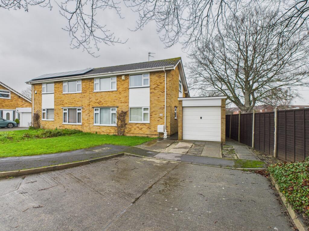 3-bed semi-detached on Chestnut Close, Bridgwater, £279,950