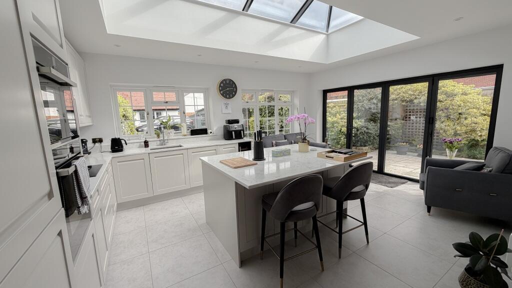 House in Carshalton, The Wrythe - View 3