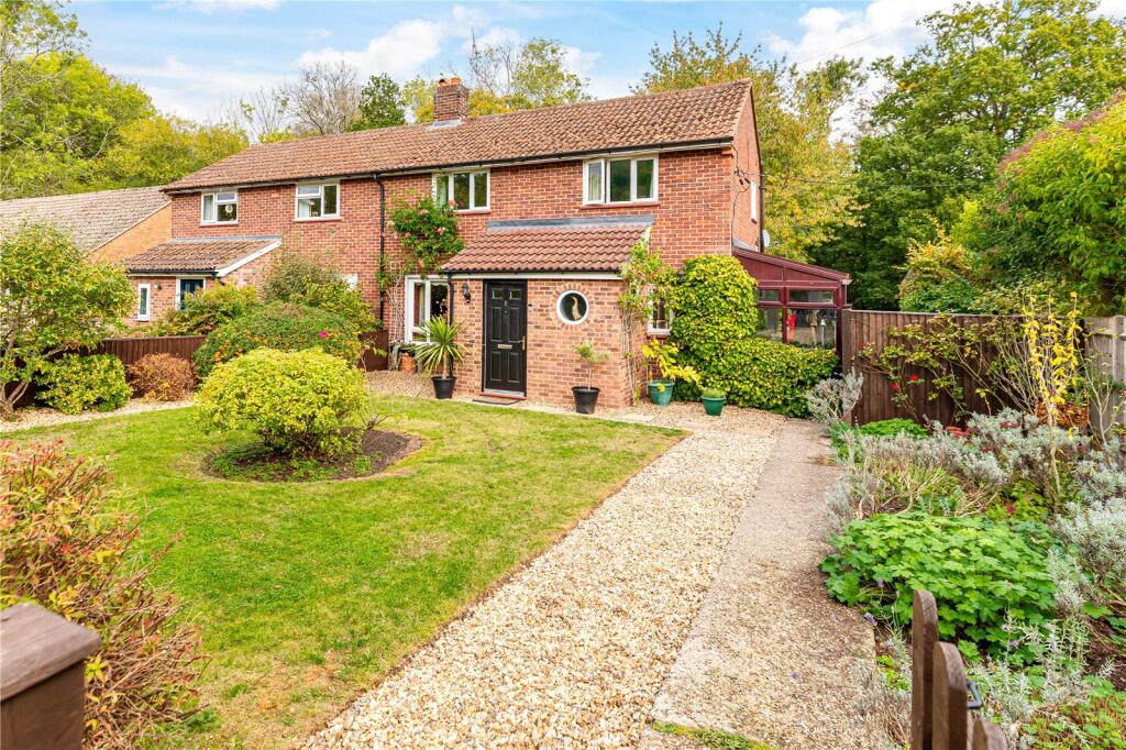 3-bed semi-detached on Rowlands Copse, Midgham, Woolhampton, Berkshire, RG7, £450,000