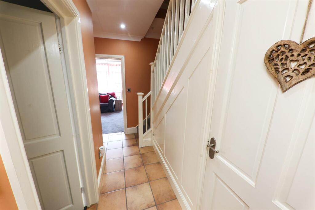House in Doncaster, Hatfield - View 4