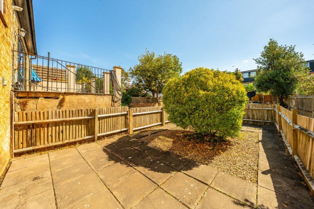 Apartment in London, Hanwell - More