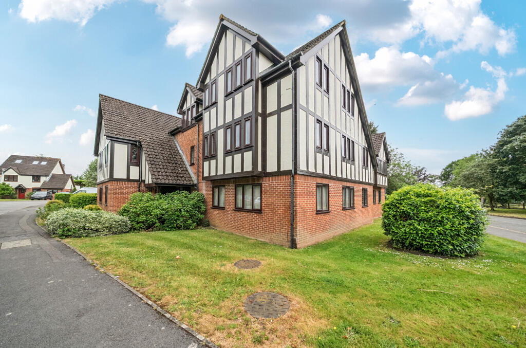 Main image of property: Wyvern Close, Bracknell, Berkshire