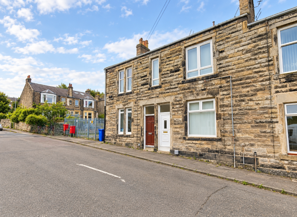2-bed flat on 4a, Millhill Street, £100,000