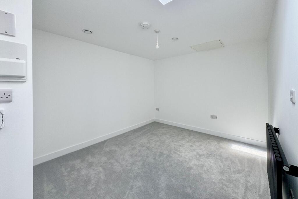 Holdenhurst Road, Bournemouth, BH8 photo 5