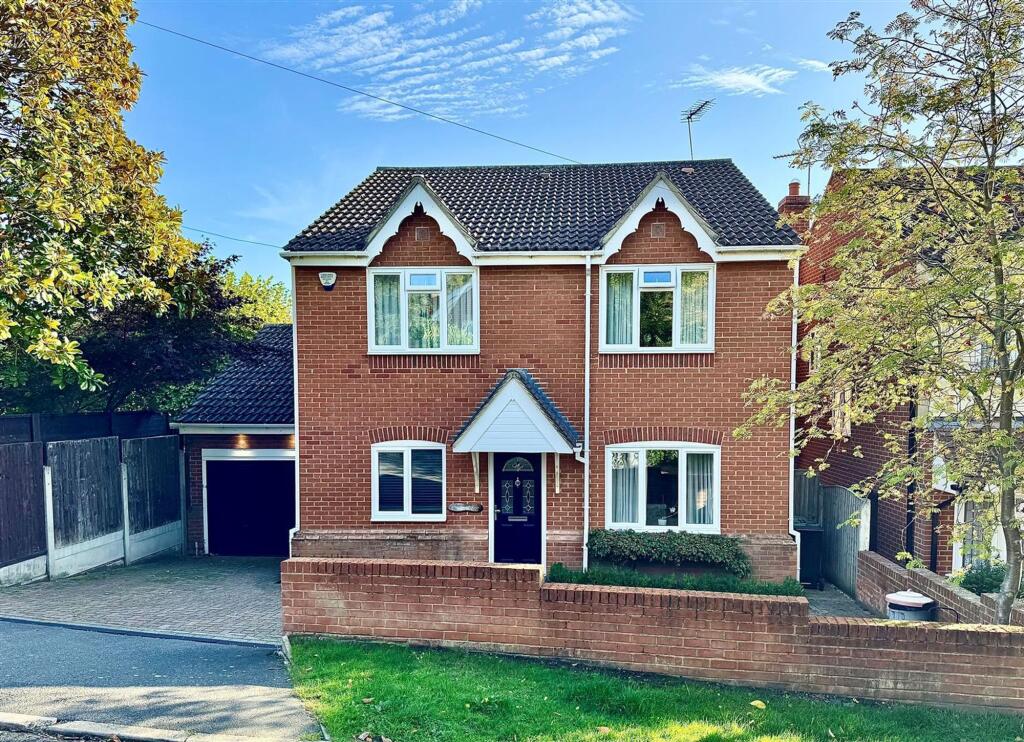 4-bed house on Gainsborough Close, Billericay, £750,000