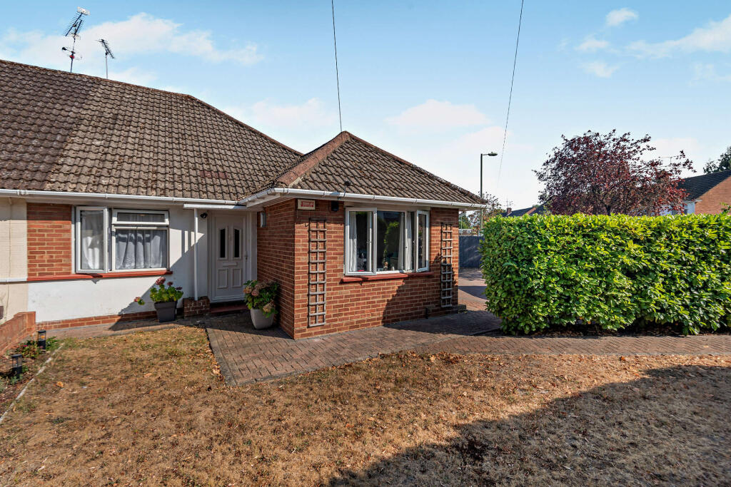 2-bed semi-detached on Mayfield Road, Farnborough, Hampshire, £425,000