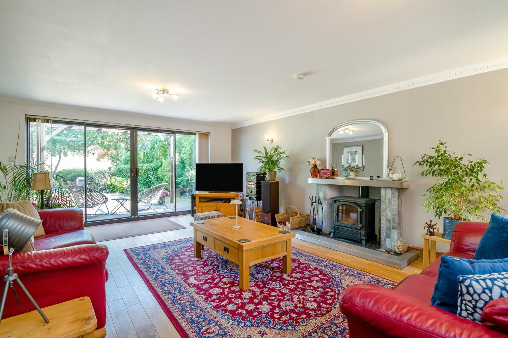 House in Newport - View 4