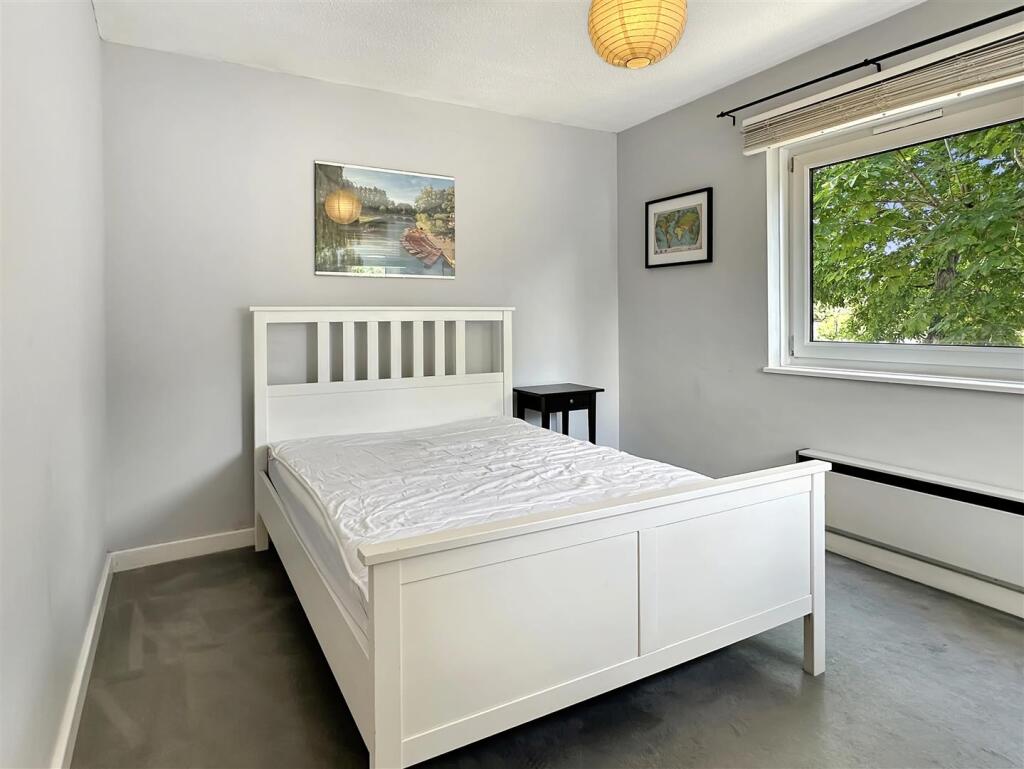 Apartment in Cambridge, Petersfield - View 5