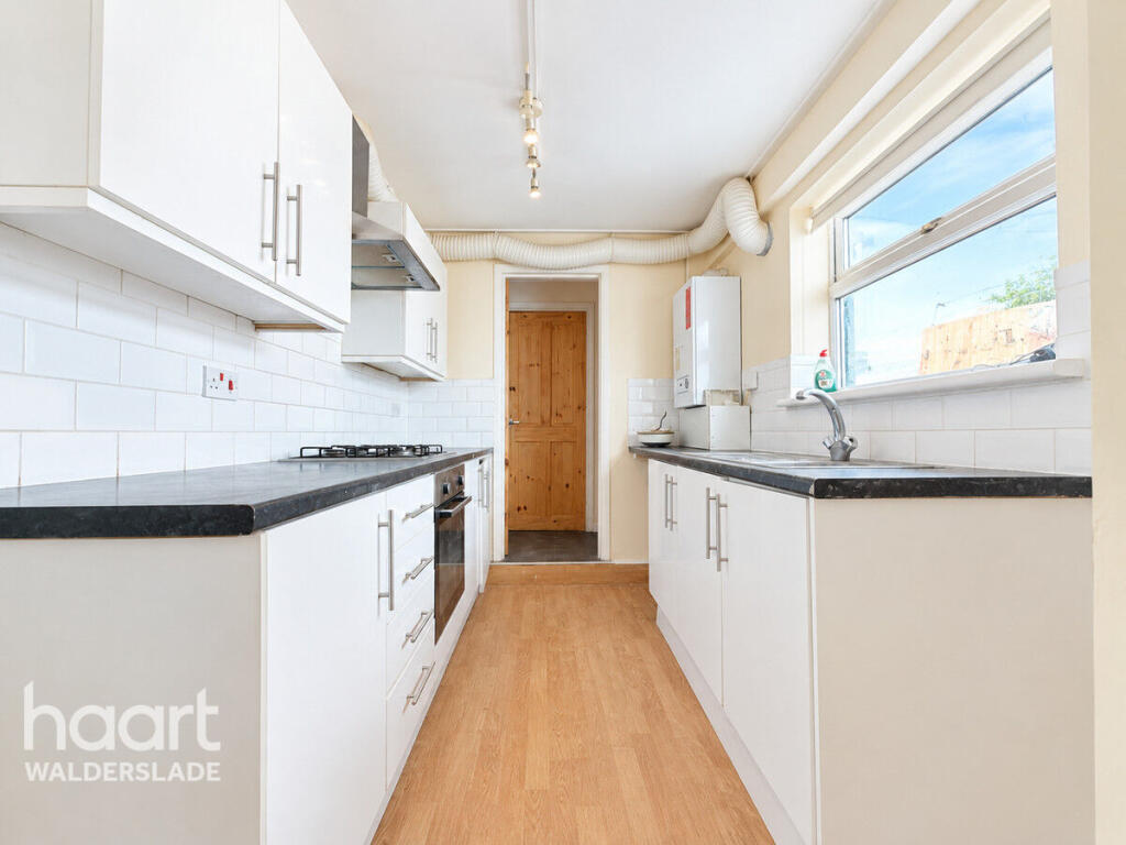 House in Chatham, Luton - View 5