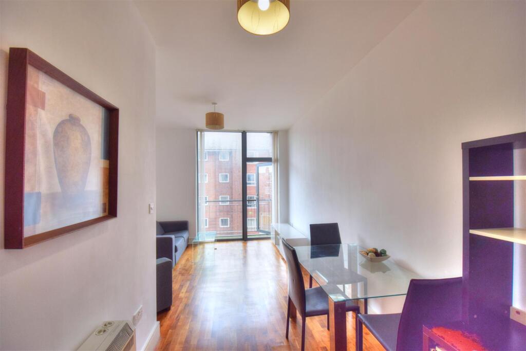 Apartment in Liverpool - More