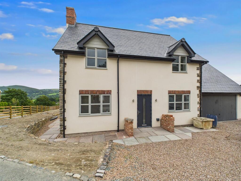 Main image of property: 10 Maes Derw, Llanrhaeadr Ym Mochnant