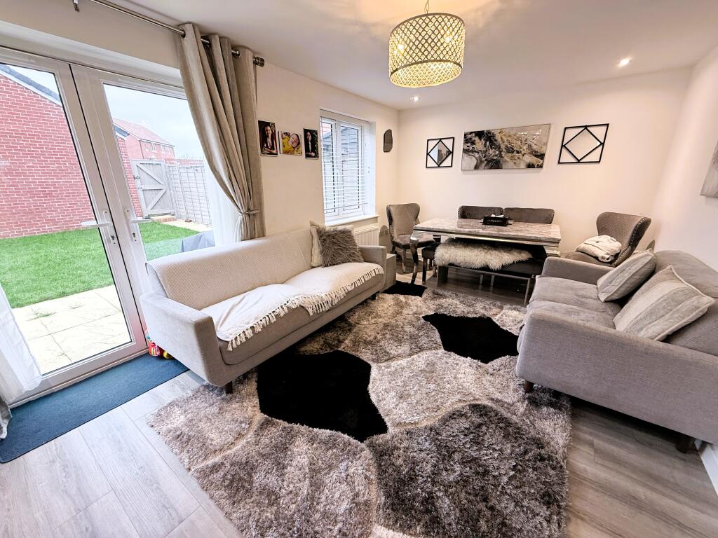 Brickworth Place, Coate, Swindon, SN3 photo 3