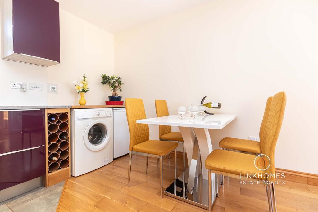 House in Bournemouth, Hillbourne, Broadstone - View 5