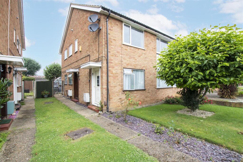 Main image of property: Southmead Crescent, Cheshunt, EN8 8UZ