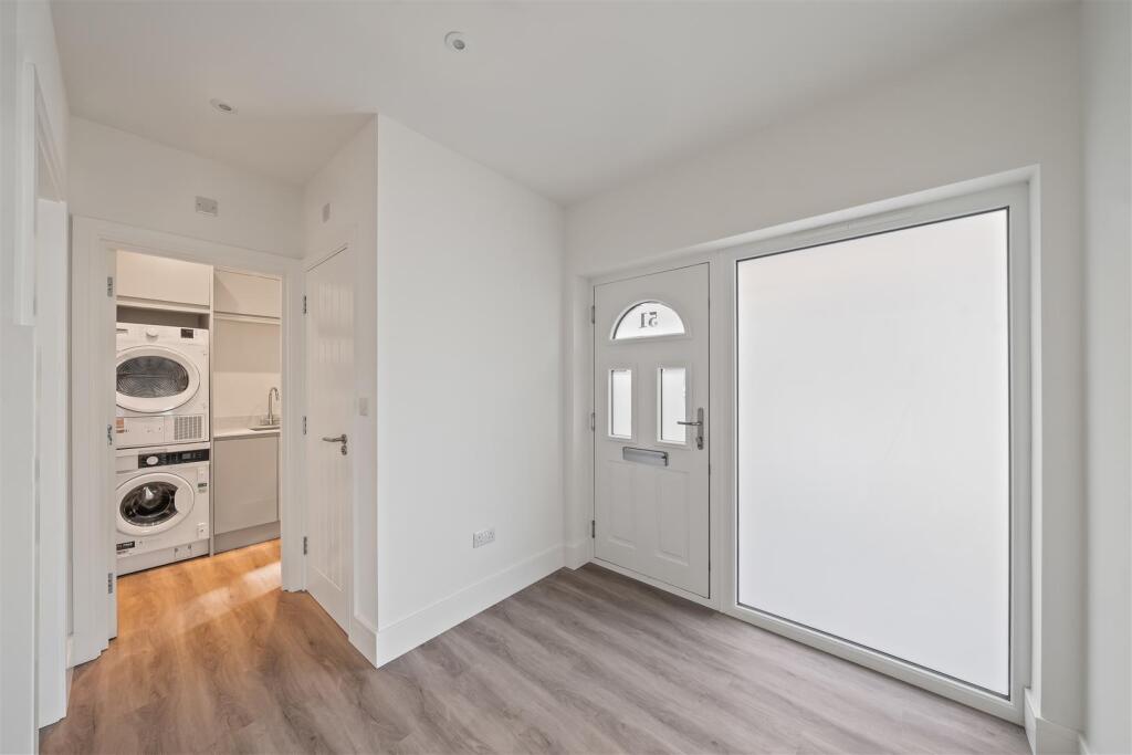 House in London, Worcester Park - View 5