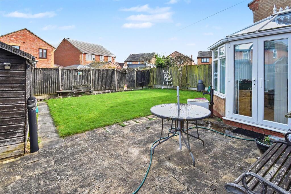 NN17, Yardley Close, Corby photo 2