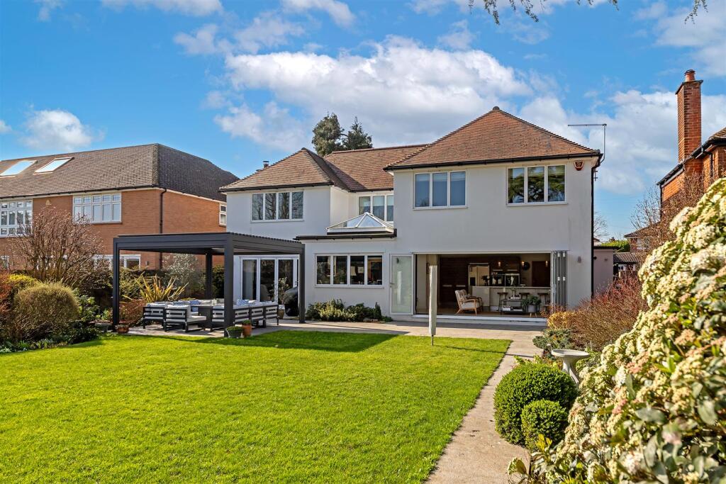 Sunderland Avenue, St. Albans - View 2