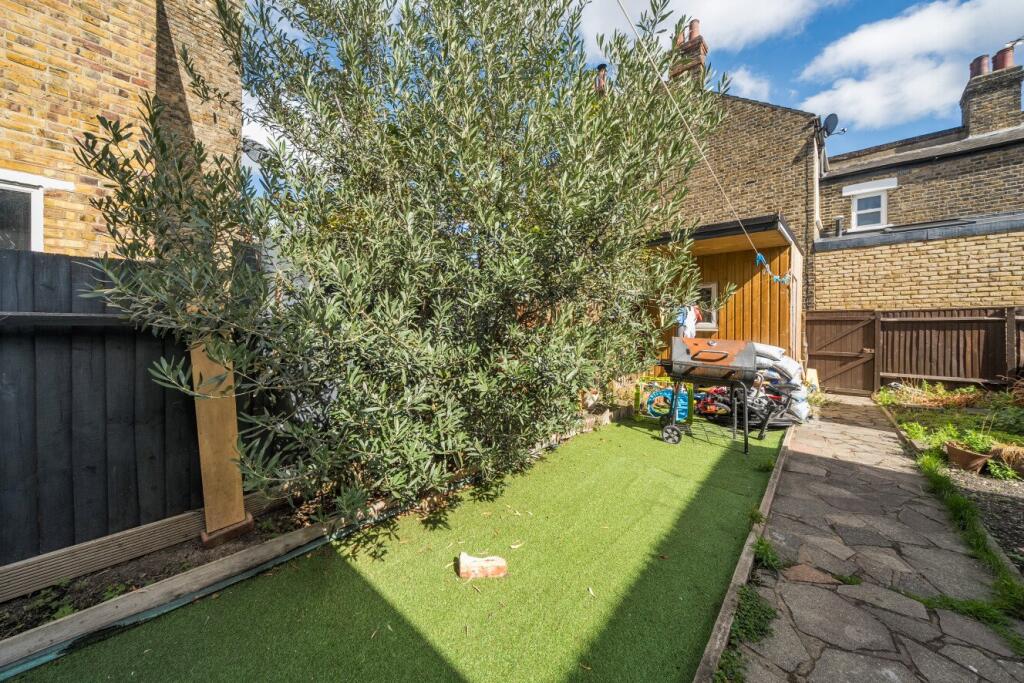 Apartment in London, Bellingham, Southend - View 4