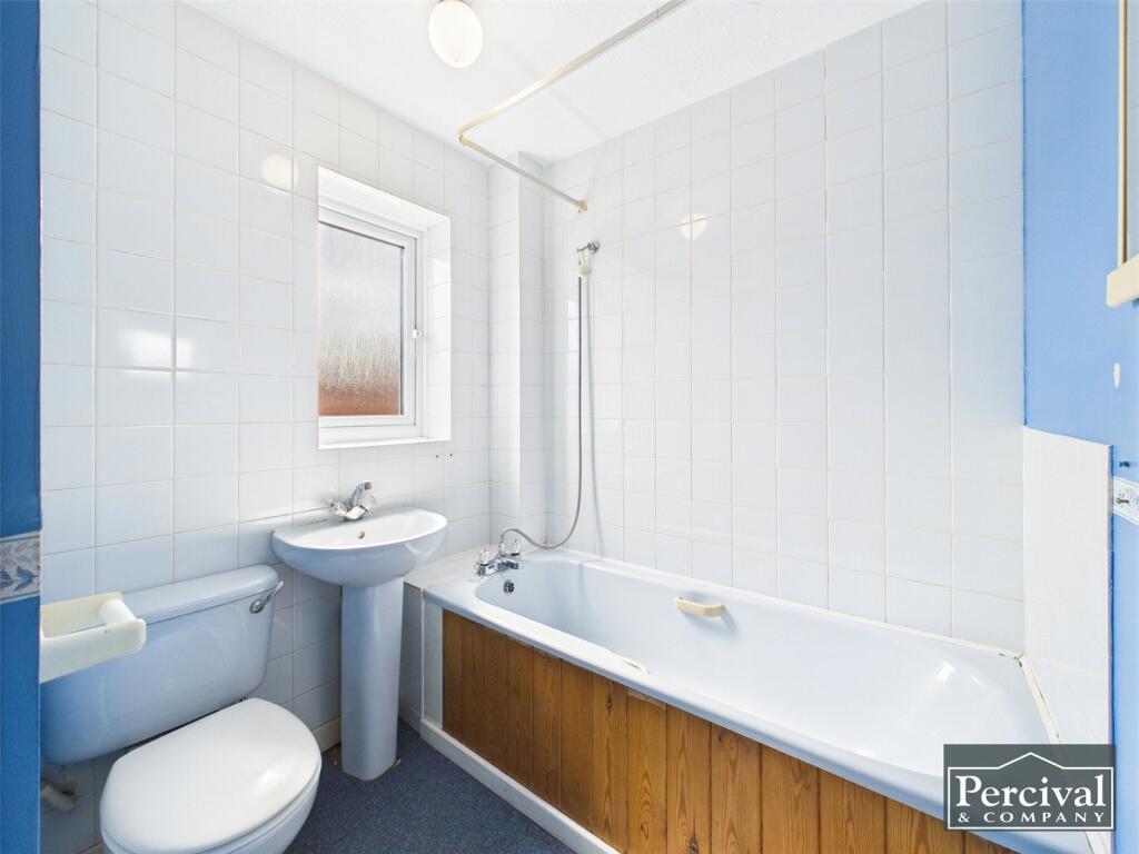 Berkley Close, Highwoods, Colchester, Essex, CO4 photo 5