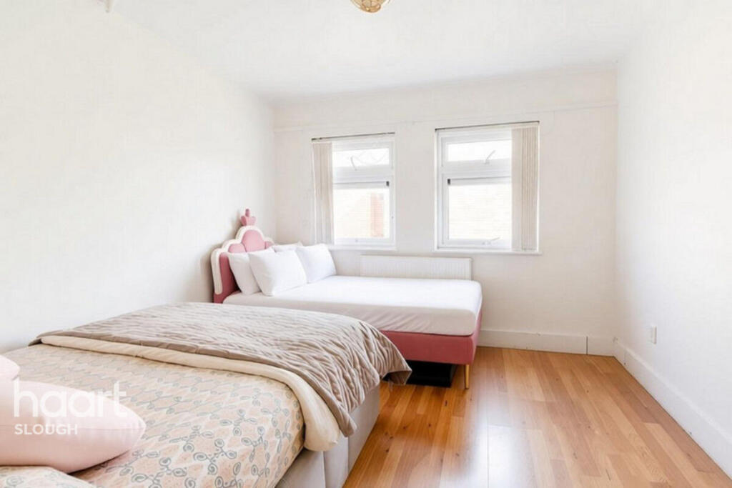 Apartment in Slough - More