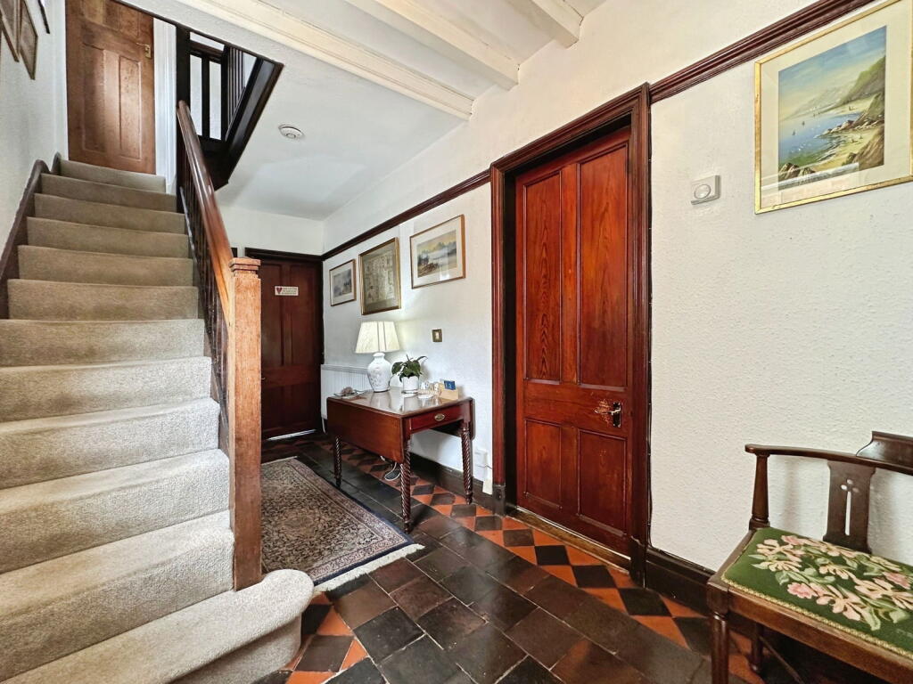 Castlecroft Road, Finchfield, Wolverhampton, WV3 8DA - View 5