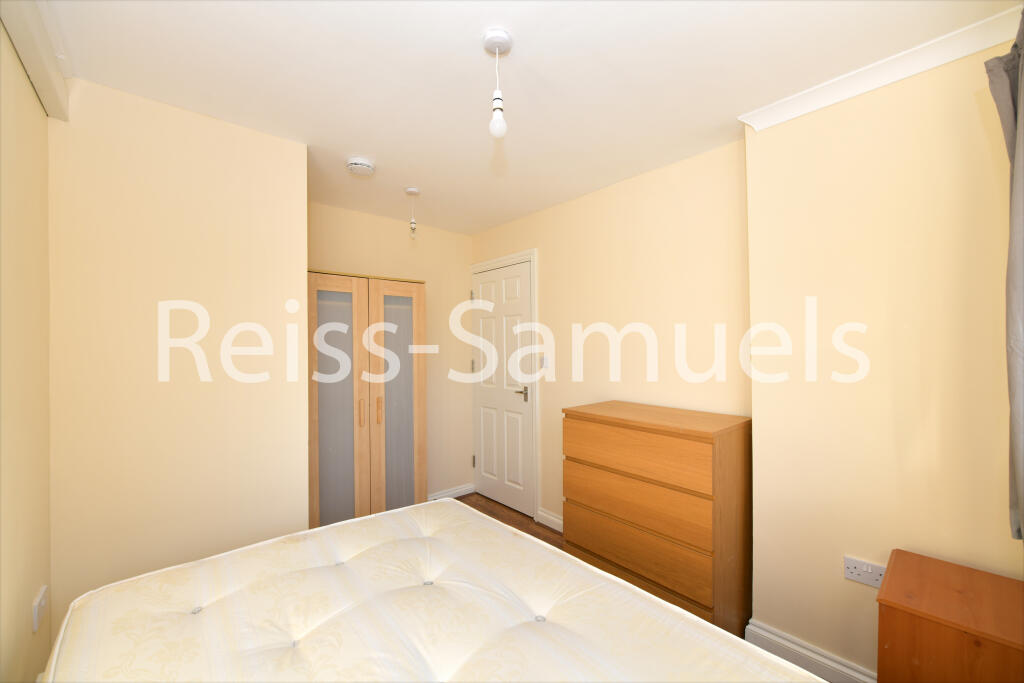 5 bedroom town house for rent