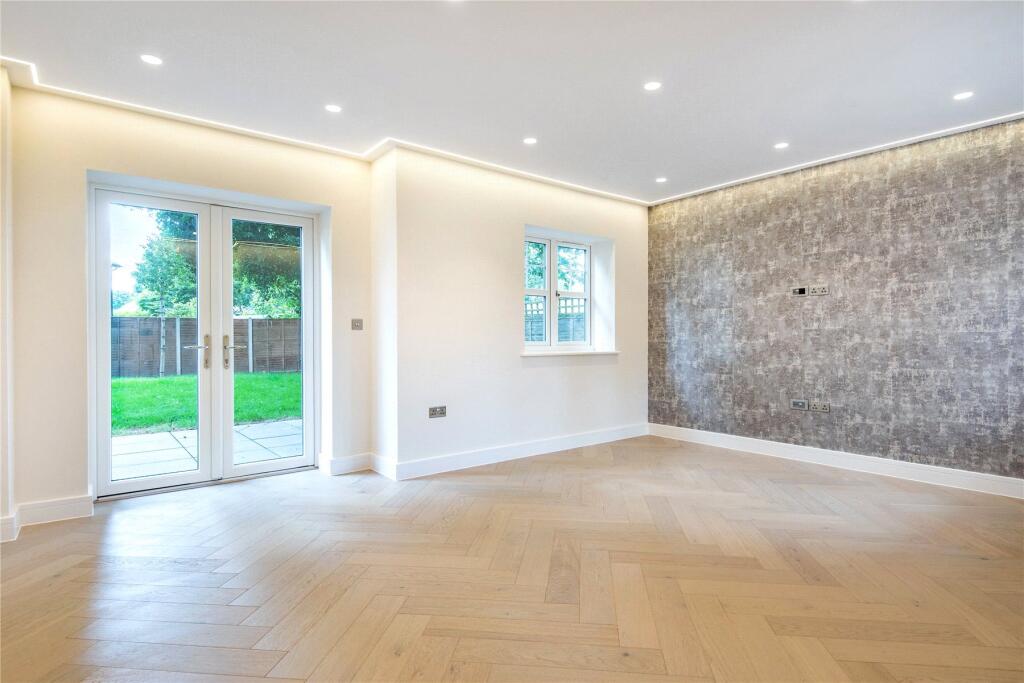 Simplemarsh Road, Addlestone, Surrey, KT15 photo 3