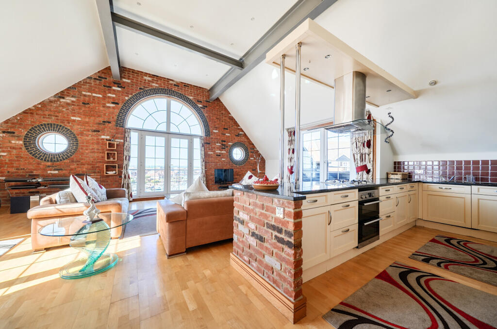 Apartment in Eastbourne, Silver Wharf, Sovereign Harbour - View 3