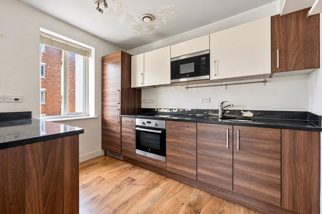 Apartment in Southall - View 3