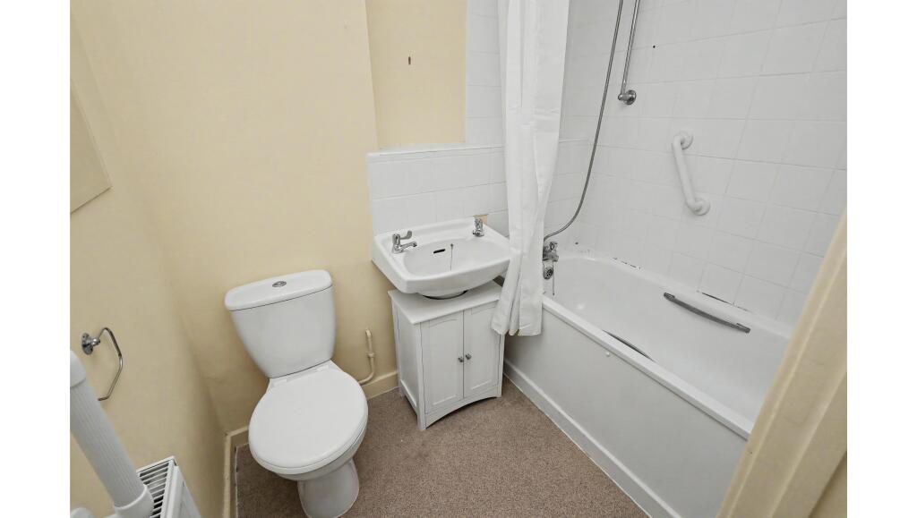 Apartment in London, Chingford Mount, Highams Park - View 4