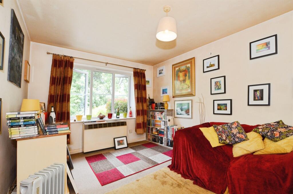 Apartment in Aylesbury, Buckinghamshire - View 2