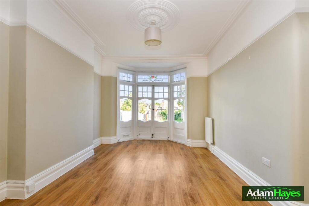 Etchingham Park Road, Finchley, N3 photo 3