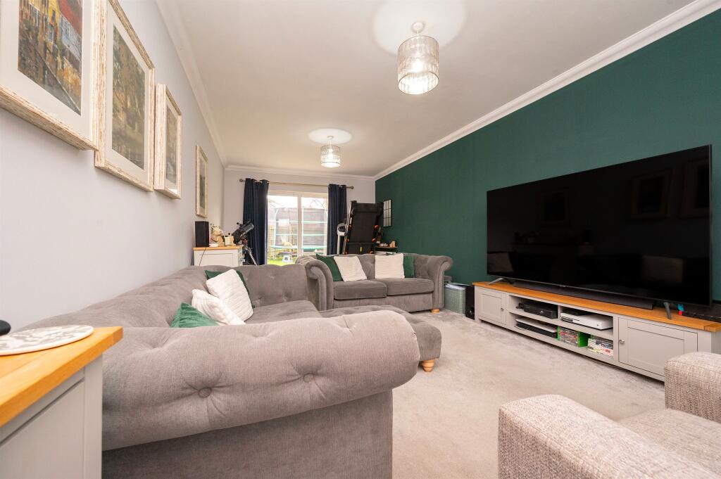 Buttercup Road, Desborough, Kettering - View 6