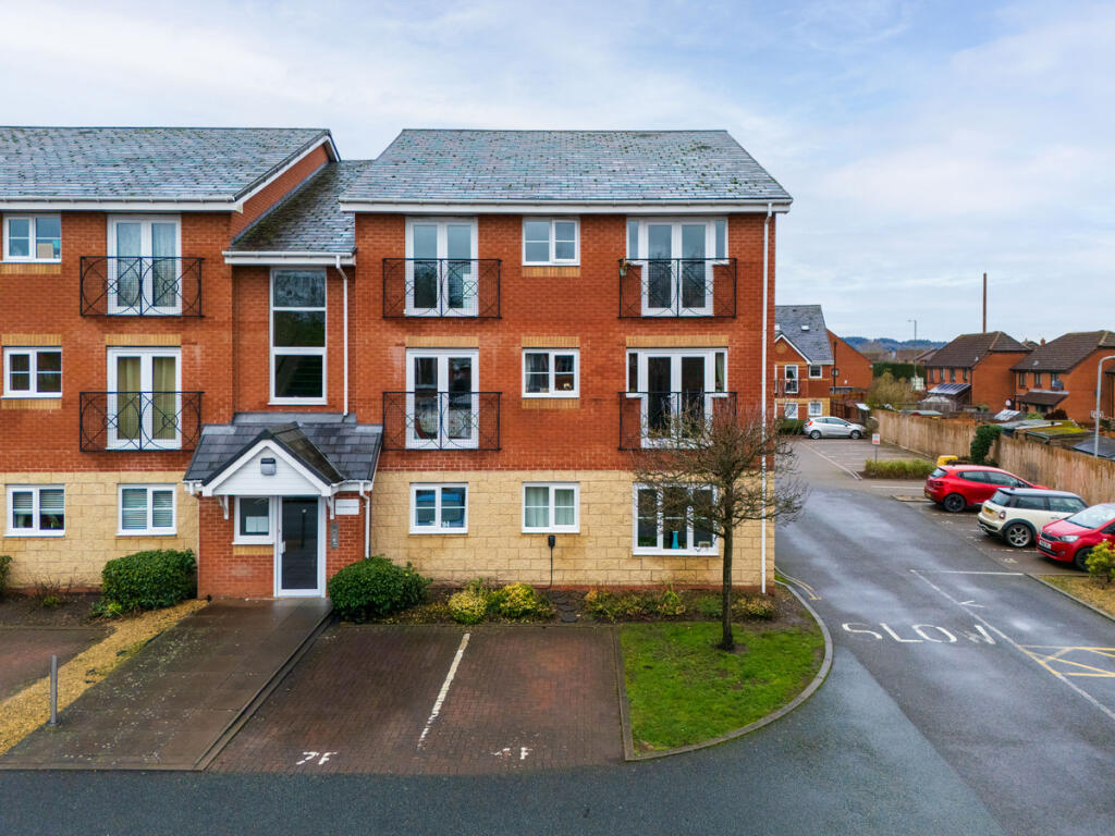 2-bed flat on Macarthur Way, Stourport-on-severn, DY13, £135,000